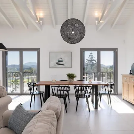 Secluded Elegance At Giem 4 Bedrooms Unmatched Sea Views Private Pool & Lush Gardens Dassia, Corfu וילה Dafnila