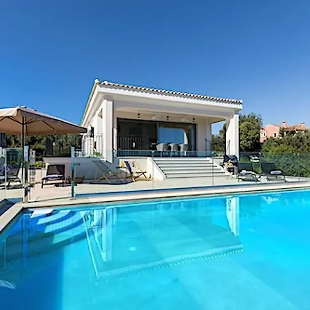 Villa Giem: Secluded Seaside Elegance With Private Pool