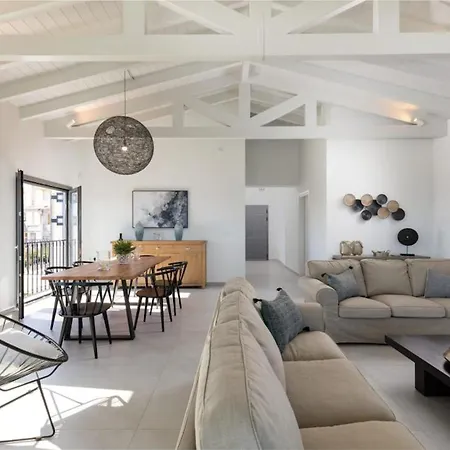 Villa Giem: Secluded Seaside Elegance With Private Pool Dafnila
