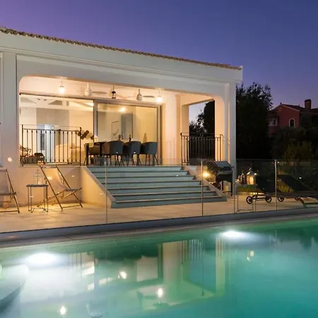 Secluded Elegance At Giem 4 Bedrooms Unmatched Sea Views Private Pool Lush Gardens Dassia, Corfu 别墅 *