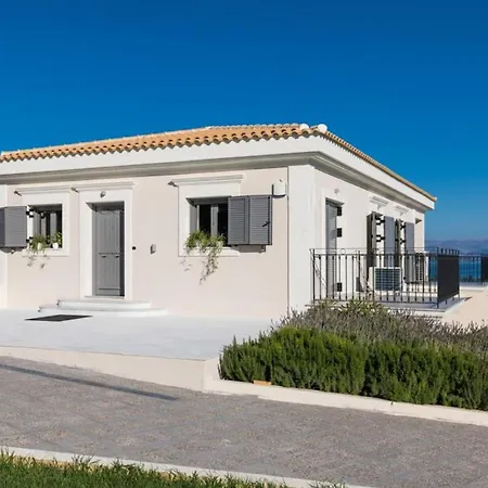 Secluded Elegance At Giem 4 Bedrooms Unmatched Sea Views Private Pool Lush Gardens Dassia, Corfu 别墅 *